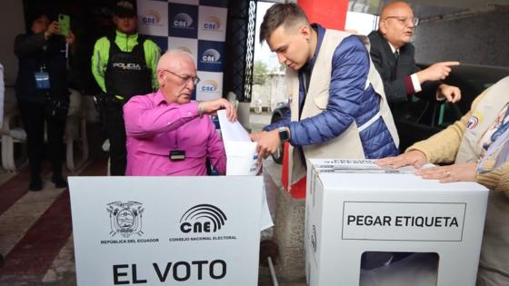 Se inicia la votación en la jornada de elecciones de Ecuador