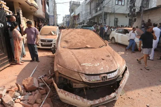 Al menos 98 muertos ha dejado la escalada entre India y Pakistán